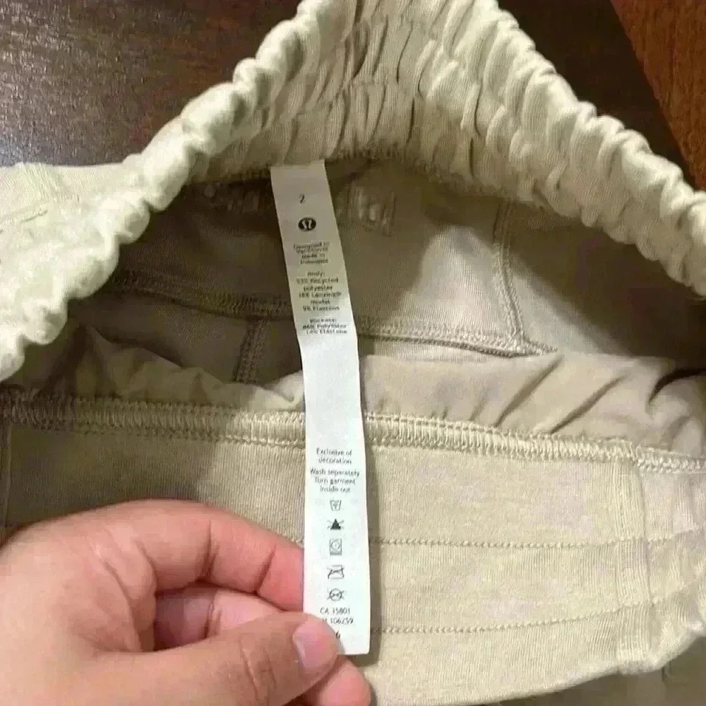 Lululemon women shorts - Picture 4 of 8